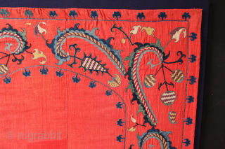 Mid 19th century Shahrisabz nim suzani with prayer arch. Superb embroidery work. Currently mounted onto a board which I will remove when sold.
3'9" x 4'7" / 114 x 140cm    