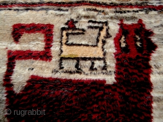 Qashqai lion gabbeh; very long soft pile, 1.40 x 1.15 m. Early to mid 20th century; excellent condition.               