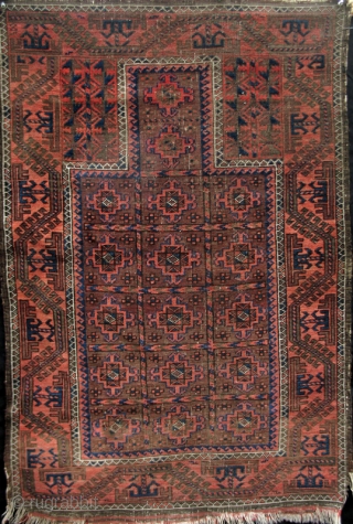 Belouch Prayer rug from the turn of the 19th century with a compartmentalized
cruciform design. (2'10" x 4'2")                
