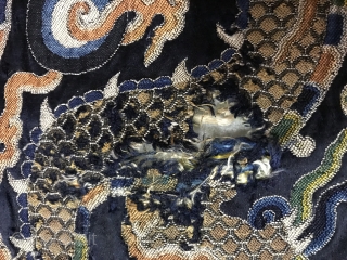 In the Kangxi period of the Qing Dynasty, the stone blue color group, dragon official patch, brocade and cloud brocade are 32 cm in diameter and slightly damaged, as shown in the  ...