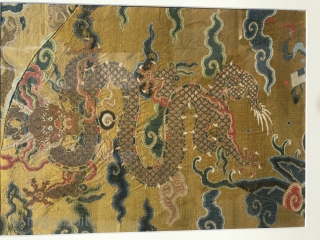 In the late Ming Dynasty and early Qing Dynasty, the bright yellow make-up flower, gold weaving and five clawed Zhenglong embroidery, with the frame size of 56 * 46 cm and the  ...