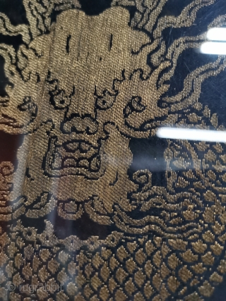 In the Qing Dynasty, the turquoise woven gold front tuanlong Guanbu was made up of round gold thread. The left side of the picture is a little incomplete and has been repaired  ...