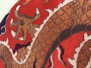 An official tonic of embroidery troupe dragon in Qing Dynasty from China in the late 18th century

A golden dragon with five claws was woven with gold thread on a piece of red  ...