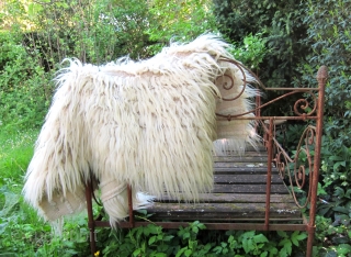 Early 1970s Halishte - wool throw, bed cover or rug from Bulgaria. Part of a dowry. Approx. 150x130cm. Clean - professionally washed, in very good vintage condition.      