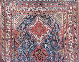 Provenienz: Südwest persien

Größe: ca. 233 x 166 cm

Flor: Feine  Schafschurwolle, handgesponnen

Knoten: Eineinhalbfacher, rechts offener knoten

Kette: Wollgaren Natur handgesponnen

Schuss: Wollgarn, handgesponnen
Schirasi: wolle, handgesponnen.          