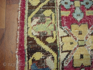 INDIAN ? RUG WHICH IS VERY OLD  AND   HAS  A RARE DESIGN WHITE GROUND AND  CHARMING COLOUR 
size is 305 x,207
PLEASE ASK MORE DETAIL,

    