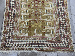 Gördes 

Size 117x160 cm

Please send me directly mail. kirmenrugs@gmail.com or +90 543 735 2221                   