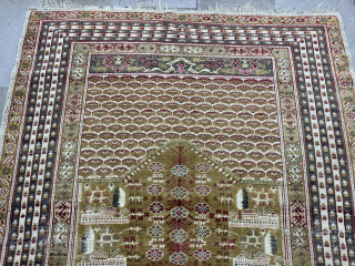Gördes 

Size 117x160 cm

Please send me directly mail. kirmenrugs@gmail.com or +90 543 735 2221                   