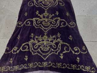 Ottoman Dress

Size 63x130 cm

Please send me a direct message at kirmenrugs@gmail.com or @cevikrugs instagram
                   