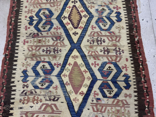 Aydın Çine Kilim

Size 124x170 cm 

Please send me a direct message at kirmenrugs@gmail.com or @cevikrugs instagram                 