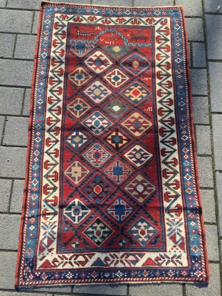 Small caucasian prayer rug
Good condition
                            