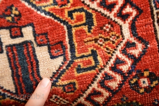 Rare Madalion South Persian Antique  Qasqai  good pile some low spots in de middle
All Natural colors as found very actractive kind of soumak back  aprox 20" x 19" inches 