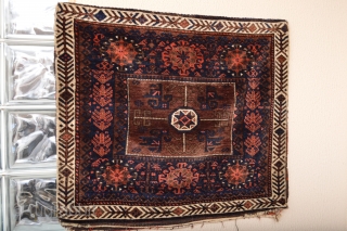 Full pile !!Very fine knoted Bow and Arrow Border Antique Baluch Bagface 
Soft Meaty wool as found.. size 78 x 67 centimeters           