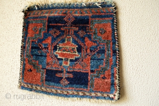 This 19th century small Chanteh  is made by Luri Tribes. Very good shiny wool. Intens good natural colors. size 29 x 33 centimeters.Very decorative        