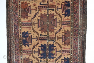 Rare Patern Camel Ground Antique Baluch Prayer, Size aprox 130 x 77 cm
Coroded Black/dark brown
Beautiful drawn and patina :)              