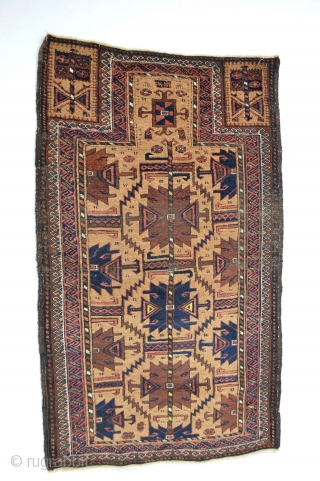 Rare Patern Camel Ground Antique Baluch Prayer, Size aprox 130 x 77 cm
Coroded Black/dark brown
Beautiful drawn and patina :)              