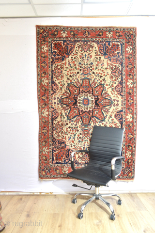 Fabulous Old 1930’s Rare White ground Bakhtiari small rug ..as found condition…circa 200 x 140 centimeter
Good condition strong touch as found and is nned a good wash..