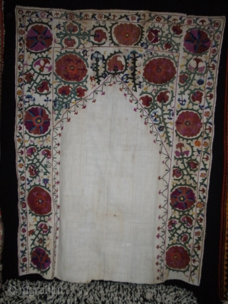 Wonderfull design Suzani about 1920 , Stains must be clean.
Never seen before this design in this size. I think is not finished 
size 208 x 156 cm      