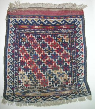 Bag Face, North East Of Persia
A cute piece at,43cm x 35cm dimension ,circa 1920, some fuchsine, wool on wool.
the small miner hole is at right hand of side border.
    