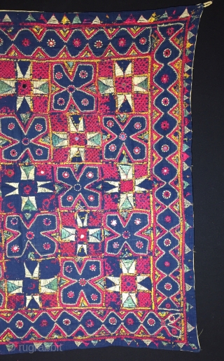 İndian (Gujarat) textile first half 20th century Size:87x87cm / 34x34 inc                      