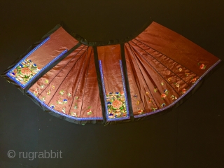 Chinese-silk-embroidered-wedding-skirt 19th Century
Size:105x85cm / 3’6”x2’10”                            