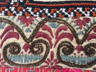 Chinese Embroidery 19th Century
Size:54x30cm / 21x11 inç
Made it a pillow it ,linen Backing and hidden zipper                 