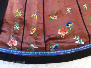 Chinese-silk-embroidered-wedding-skirt 19th Century
Size:105x85cm / 3’6”x2’10”                            