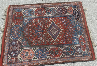 Western Anatolian Bergama area Rug
size:120 x 97 Cm
      4'3"x3'3""                   