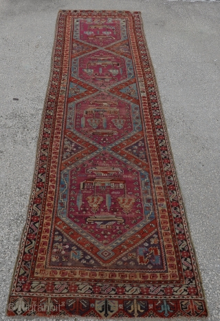 Central Anatolian Kirsehir area (Mucur) rug Late 19th century
size:375 x 107 Cm
         12'4"x3'6""            