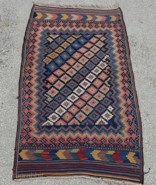 Bahtiyari kilim rug
size:209x126cm
        7"x4'2"                      