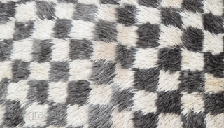 A vintage hand-knotted "Chessboard Tulu" (Turkish word for "thick piled") rug from Konya in Central Turkey. 100% Natural undyed sheep wool. size:151x126cm
            ...