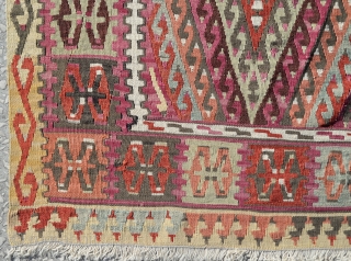 Central Anatolian Şarkişla kilim runner
size:360x104cm
         2'8"x12"                   