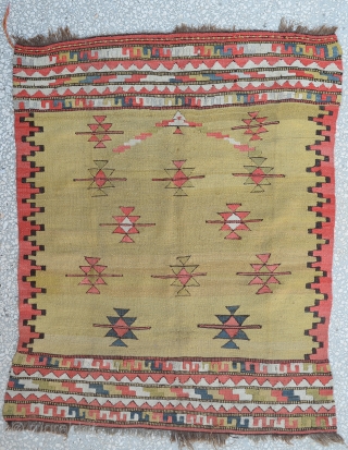 Anatolian Manastir kilim end of 19th Century-
Begining of 20th Century 
Size:108x134Cm 3'6"x4'6"                     