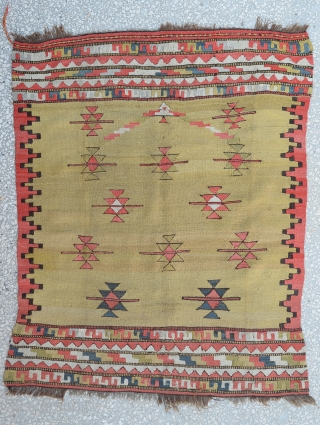 Anatolian Manastir kilim end of 19th Century-
Begining of 20th Century 
Size:108x134Cm 3'6"x4'6"                     