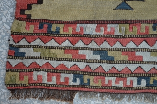 Anatolian Manastir kilim end of 19th Century-
Begining of 20th Century 
Size:108x134Cm 3'6"x4'6"                     