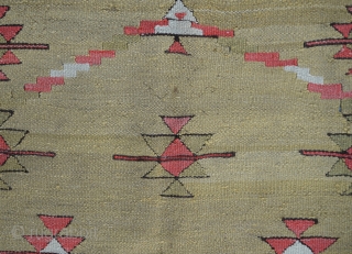 Anatolian Manastir kilim end of 19th Century-
Begining of 20th Century 
Size:108x134Cm 3'6"x4'6"                     