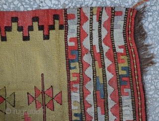 Anatolian Manastir kilim end of 19th Century-
Begining of 20th Century 
Size:108x134Cm 3'6"x4'6"                     