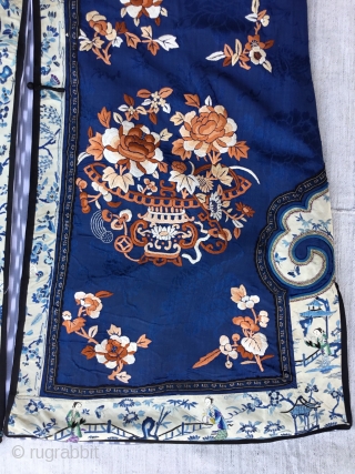 Chinese silk Coat 
Size:133x103 Cm                            