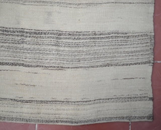 From Niğde-Central off Turkey undyed Tulu Rug
Size:187 x 129 Cm
        6'1 x 4'4"             