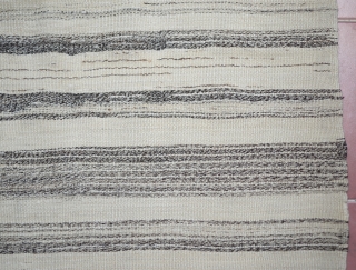 From Niğde-Central off Turkey undyed Tulu Rug
Size:187 x 129 Cm
        6'1 x 4'4"             