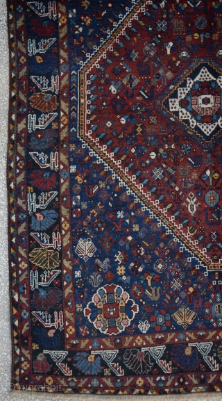 Antique Shiraz Qasqai Carpet
Size:195 x 255Cm
        6'5"x8'6"                   