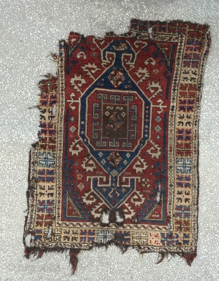 Central Anatolian Fragment(Derbent) Rug-19th Century
Size:5'9"X4'5"  / 175X129 cm                        