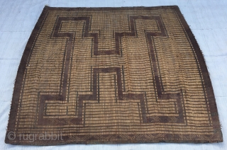 Moroccan Reed and leather Rug
En of 19th Century / Size:124X110cm / 4"X3'7"                     