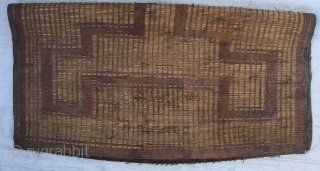 Moroccan Reed and leather Rug
En of 19th Century / Size:124X110cm / 4"X3'7"                     