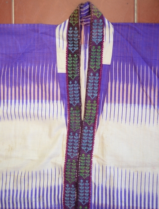 Uzbek Silk Ikat Dress C.1900 in good condition
Size:120 x 161 Cm                      