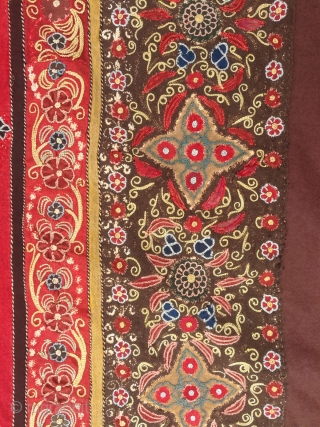 Rasht Embroidery (Persian) end of the 19th Century
Size:251x162cm/8'2"x5'3"                         