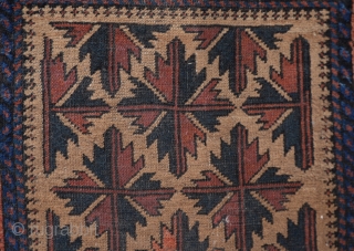 Beluch rug 
Size:75 x 135 Cm
       2'6x4'5"                    