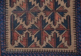 Beluch rug 
Size:75 x 135 Cm
       2'6x4'5"                    