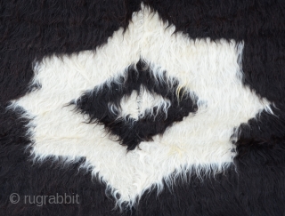 Anatolian Goat Hair Siirt Blanket
Size:154 x204 Cm
        5'2x6'9"                  