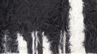 Anatolian Goat Hair Siirt Blanket
Size:154 x204 Cm
        5'2x6'9"                  